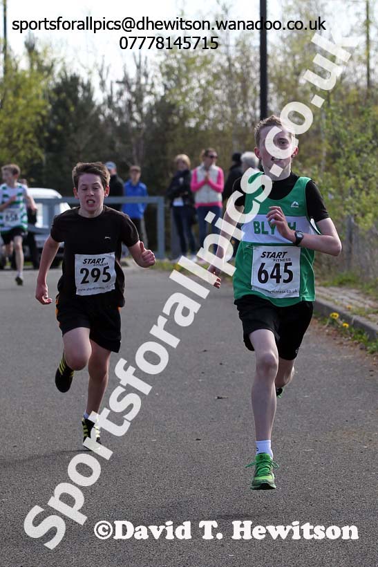 Under-13s boys, Elswick Harriers Relays, Newburn. Photo: David T. Hewitson/Sports for All Pics